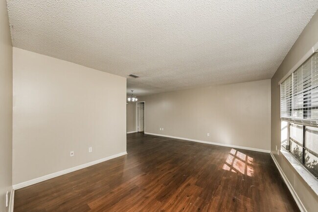 Foto del edificio - 1107 Widgeon Rd