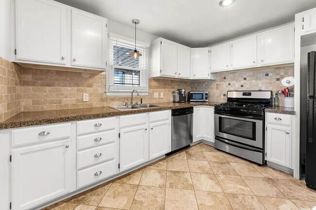 Building Photo - 5516 C St