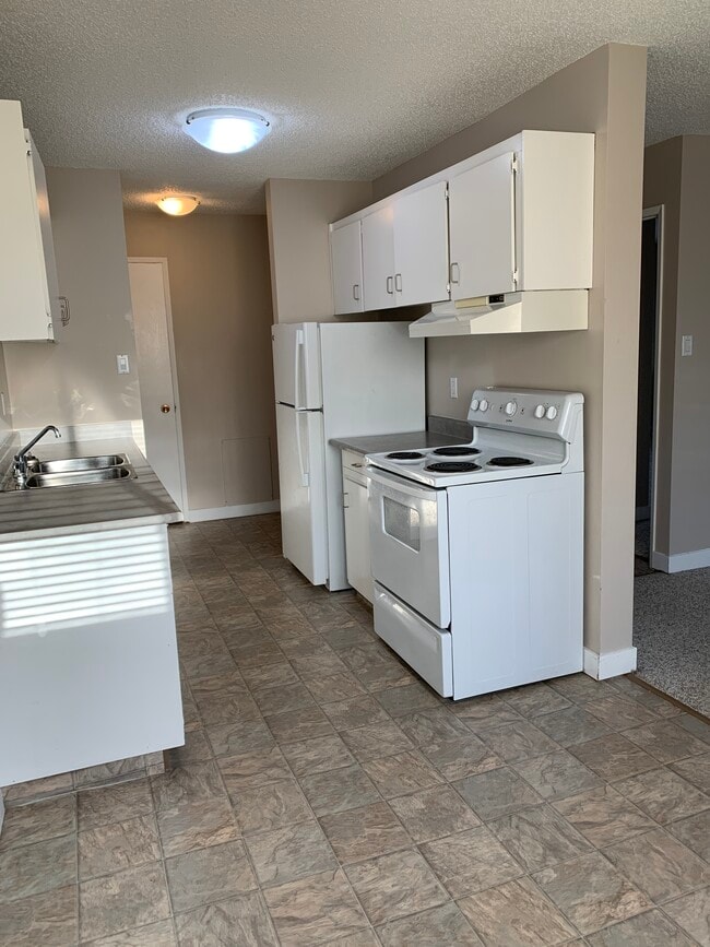 Building Photo - Hearth Manor