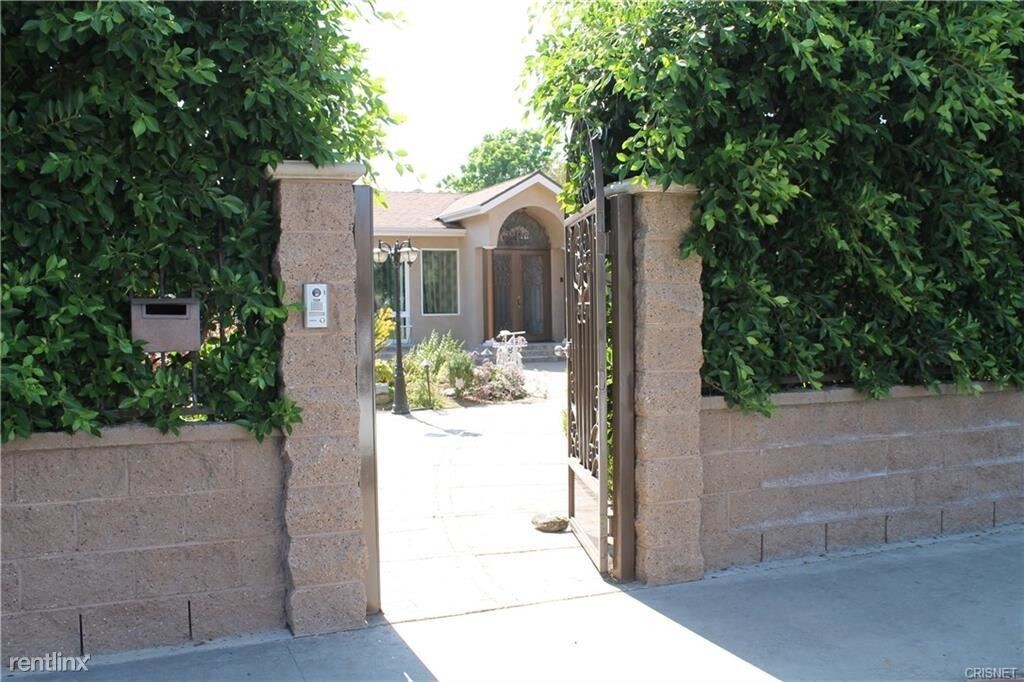 Primary Photo - 5 br, 3.5 bath House - 6511 Gloria Ave