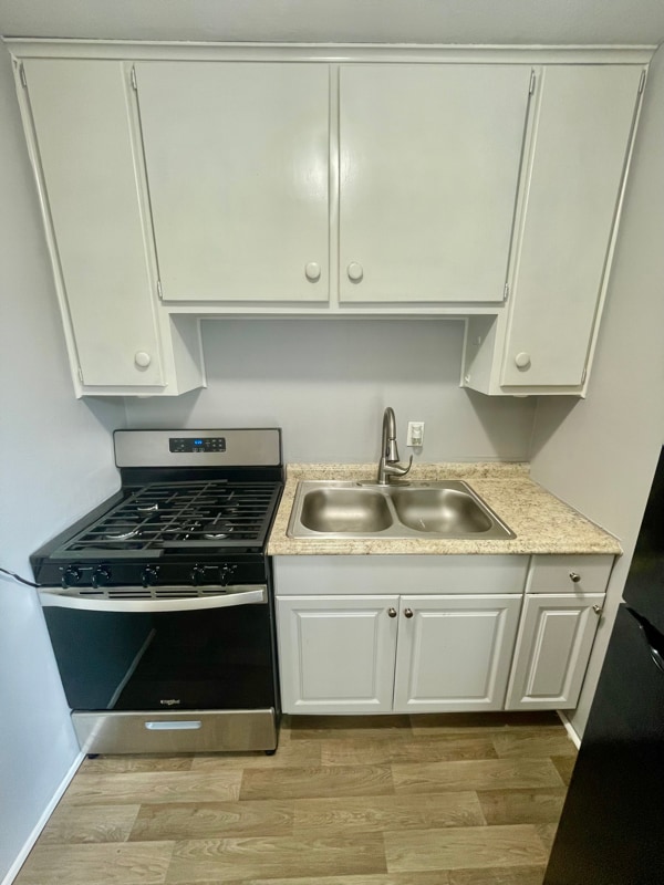 Foto del edificio - 1 Macnaughton Ave