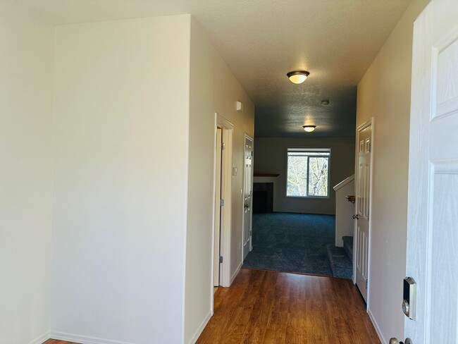 Foto del edificio - Freshly Updated Salmon Creek Home