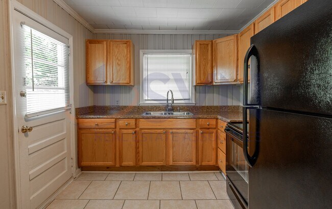 Building Photo - Coming Soon! Lovely home with Hardwood Floors!