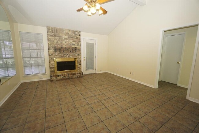 Foto del edificio - 7926 Split Oak Dr