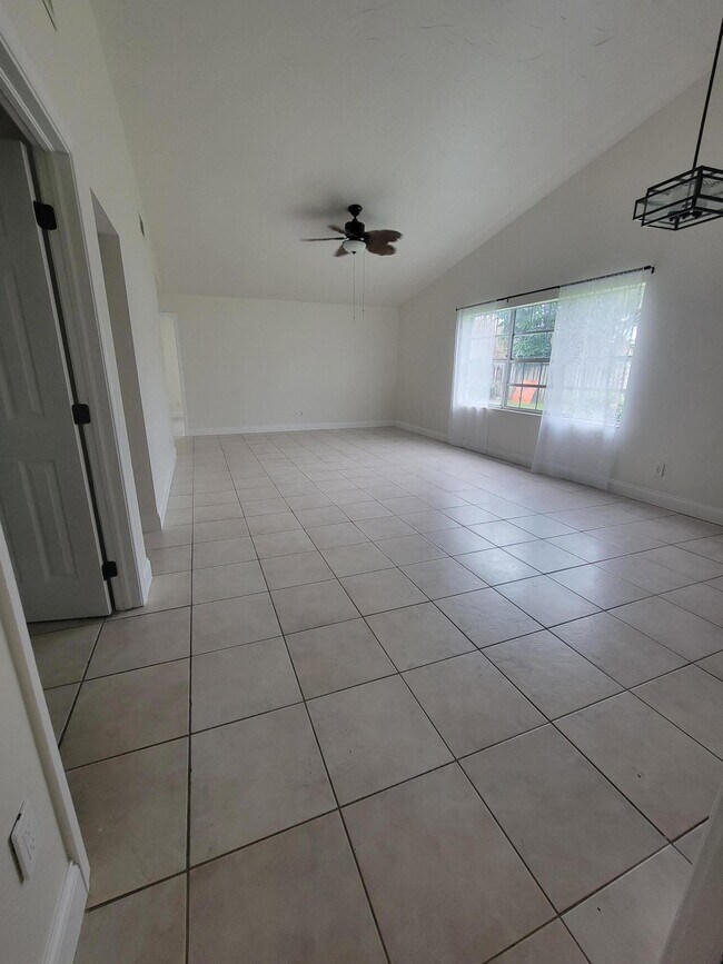 Foto del edificio - 104 Arrowhead Cir