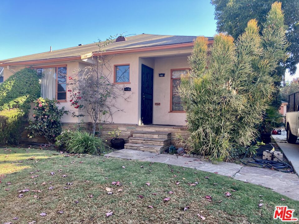 Primary Photo - 1242 S Point View St