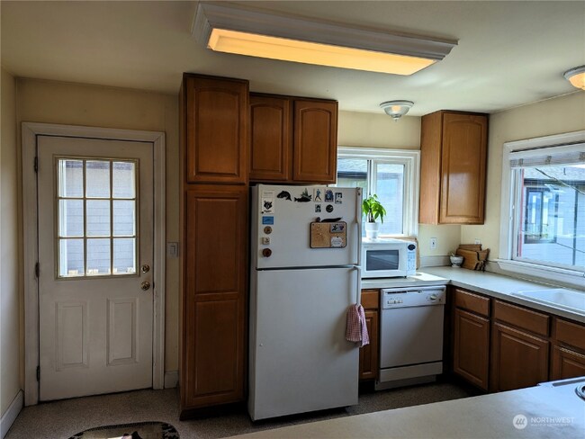 Foto del edificio - 3136 Tahoma Pl W