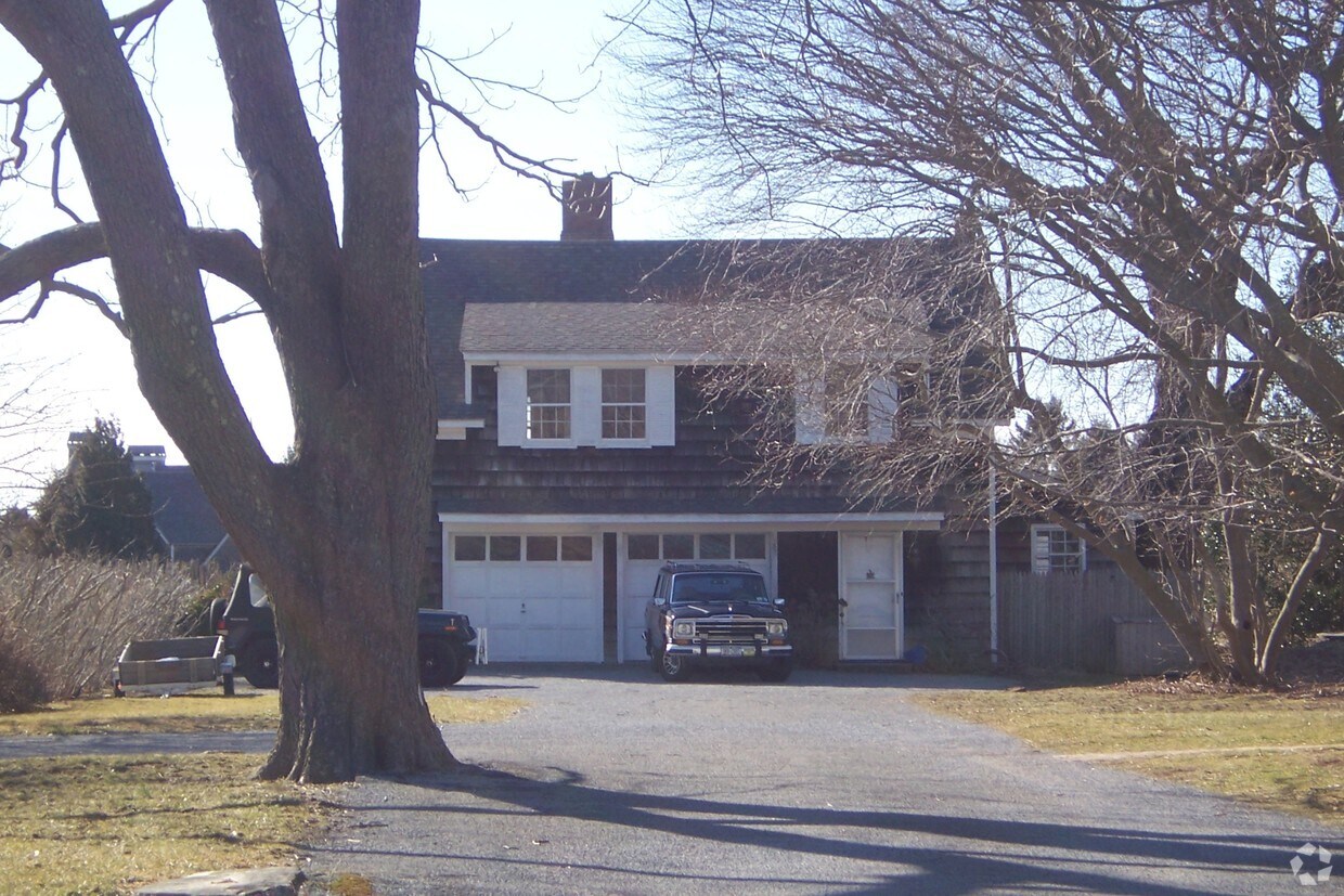 Building Photo - 558 Ocean Rd