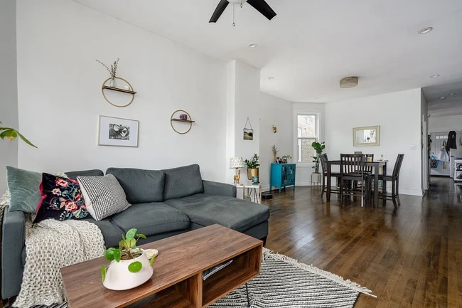 Foto del edificio - 3244 N Hamlin Ave