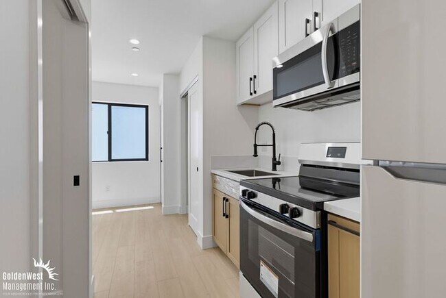 Building Photo - Newly Built Studio Apartment with Modern Kitchen & Stylish Finishes in San Diego!