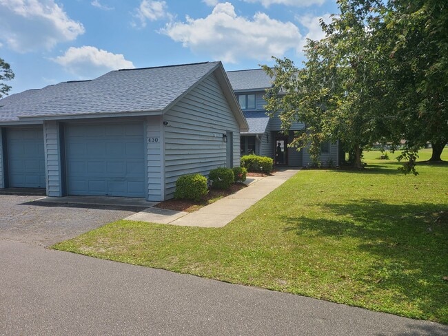 Beautiful 2 bedroom 2 bath unfurnished Townhome - Olde Point Golf Course - Hampstead - Beautiful 2 bedroom 2 bath unfurnished Townhome - Olde Point Golf Course - Hampstead