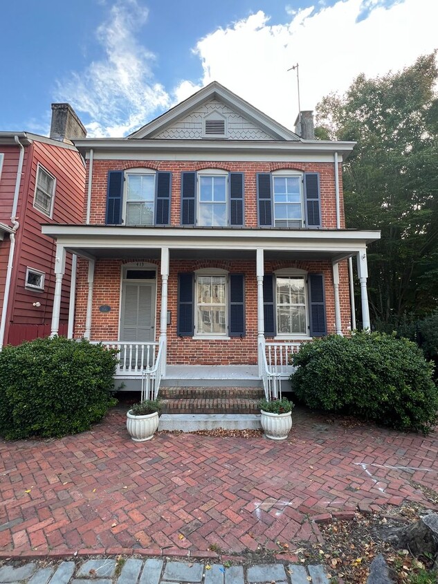 Primary Photo - Quintessential Olde Towne living at its fi...