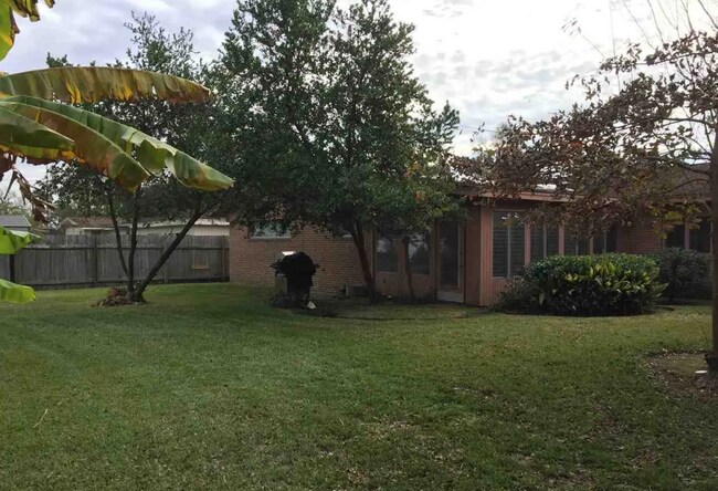 Foto del edificio - 3490 Crestwood Dr