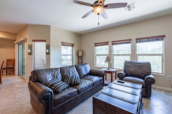 Building Photo - Luxury Condo with Mountain Views in Gated ...