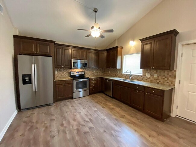 Foto del edificio - 140 Huisache St