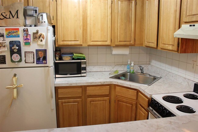 Building Photo - 329 Monroe St