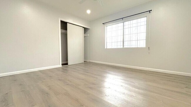 Building Photo - 2731 Leafdale Ave