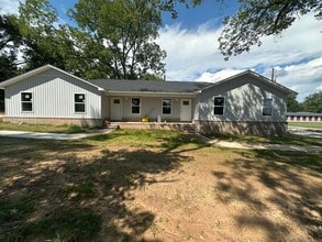 Building Photo - 501 Ave 3 NW