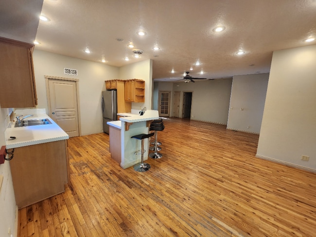 Building Photo - 2821 Woody Dr
