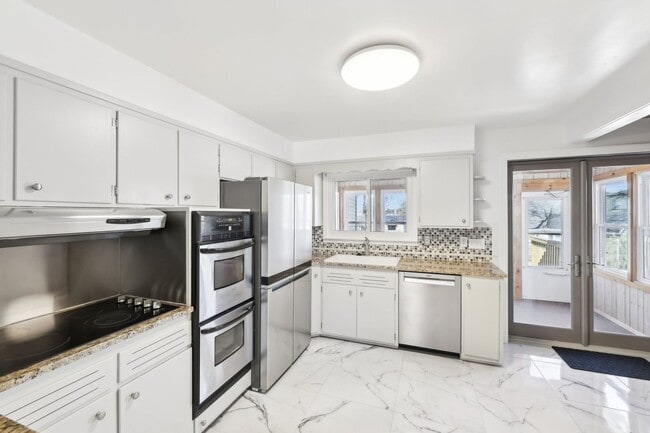 Building Photo - Updated 4-Bed 2-Bath SF Home with Lake Views & Great Entertaining Space in Monona