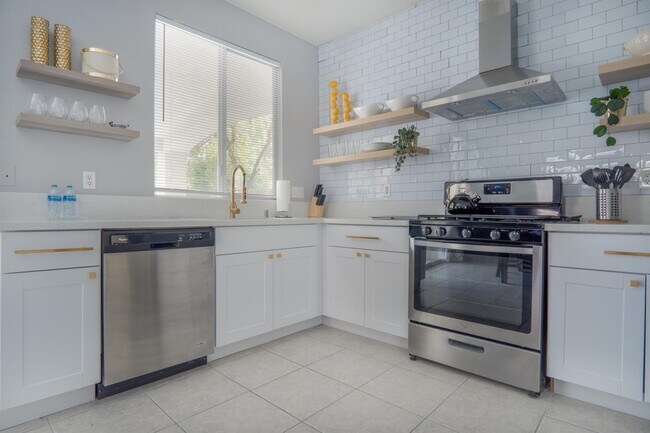 Foto del edificio - 2401 Predera Ave