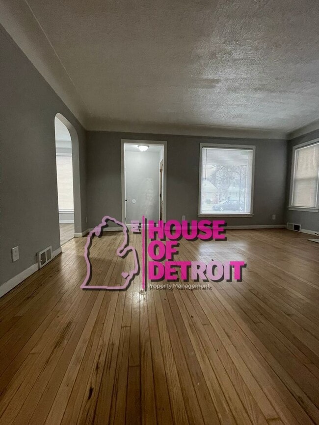 Building Photo - 3 BEDROOM | 1 BATH | FREE PRE SCREEN