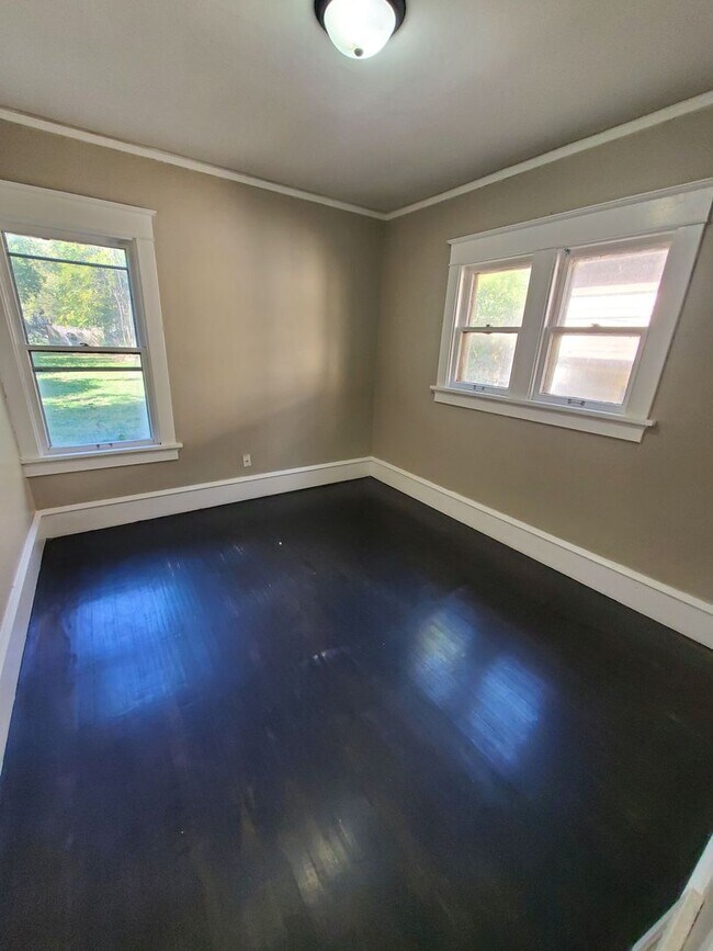 Building Photo - 4 Bedroom Single Family