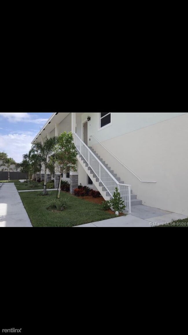 Building Photo - 2 br, 2 bath  - Lake Park Manor