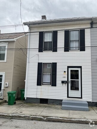Building Photo - 144 E Penn St