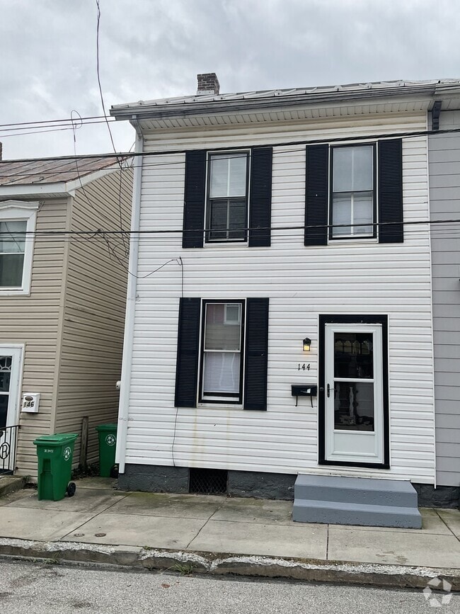 Building Photo - 144 E Penn St