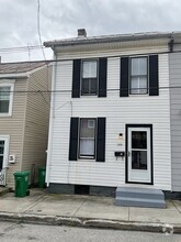 Building Photo - 144 E Penn St