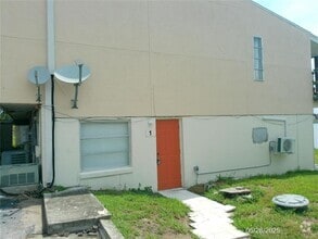 Building Photo - 1111 Cypress Gardens Blvd