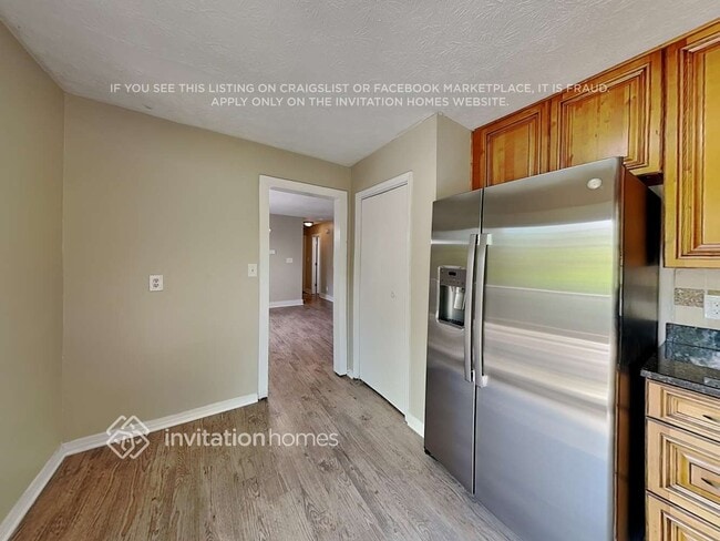 Building Photo - 215 Simpson Dr NE