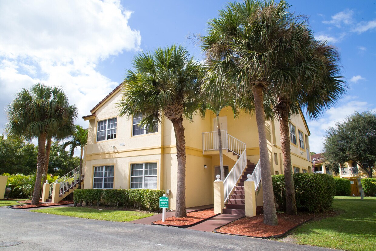Primary Photo - 10280 Courtside Ln