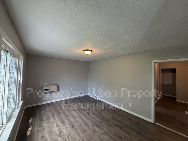 Building Photo - 3899 E 151st St