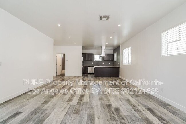 Photo - 1340 N Kenmore Ave House