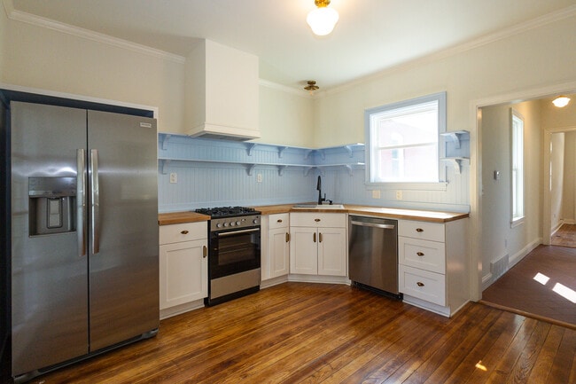Kitchen - 822 Kickapoo St