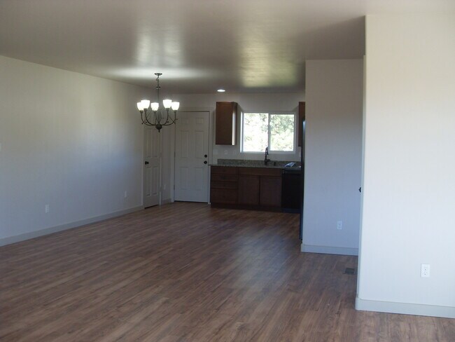 Foto del edificio - Unfurnished 3 Bedroom Home in Lake Hatcher
