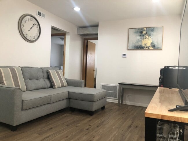 Foto del edificio - 11137 S Emerald Ave