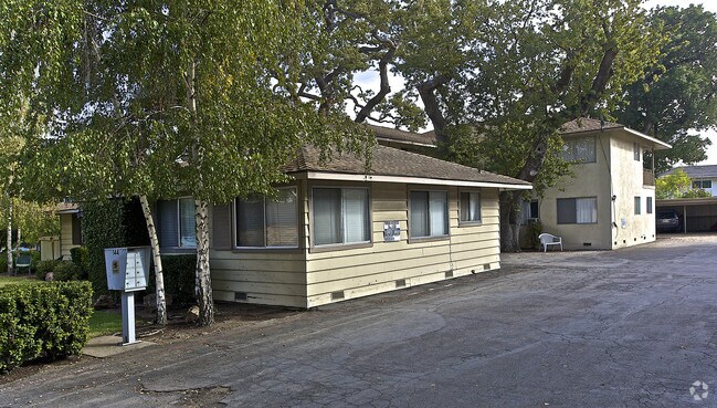 Foto del edificio - 144 Carlton Ave