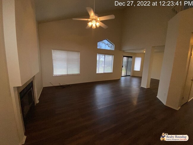 Building Photo - Conveniently Located 3 Bedroom