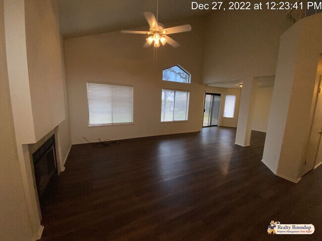 Foto del edificio - Conveniently Located 3 Bedroom