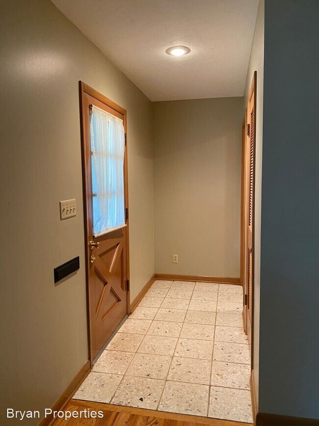 Building Photo - 3 br, 3 bath House - 3069 S. Greenbrier Ave.