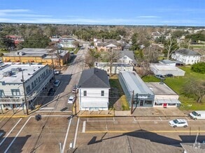 Building Photo - 401 E Main St