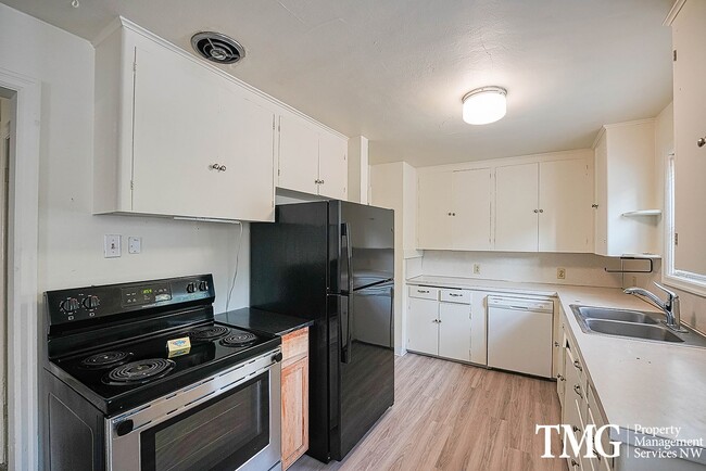 Foto del edificio - Adorable 3BD Home with Tons of Vintage Charm!