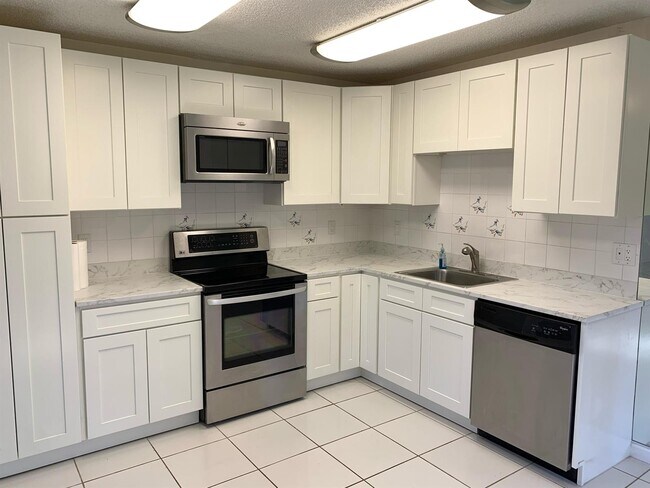 Building Photo - 4958 Alder Dr