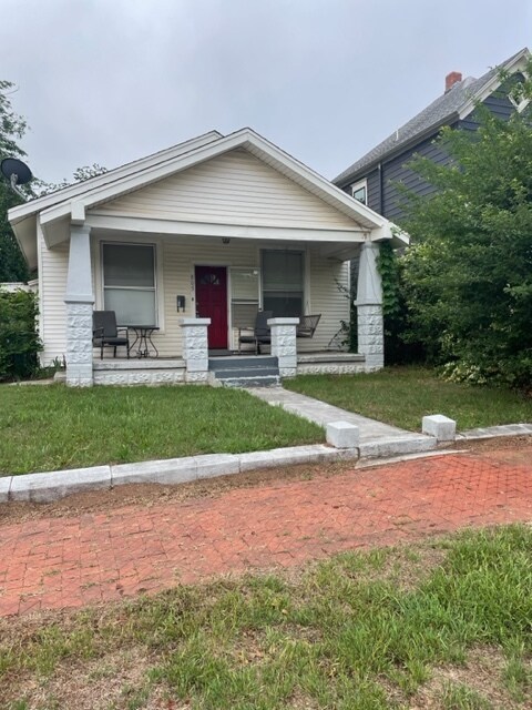 Foto del edificio - 805 E Warner Ave