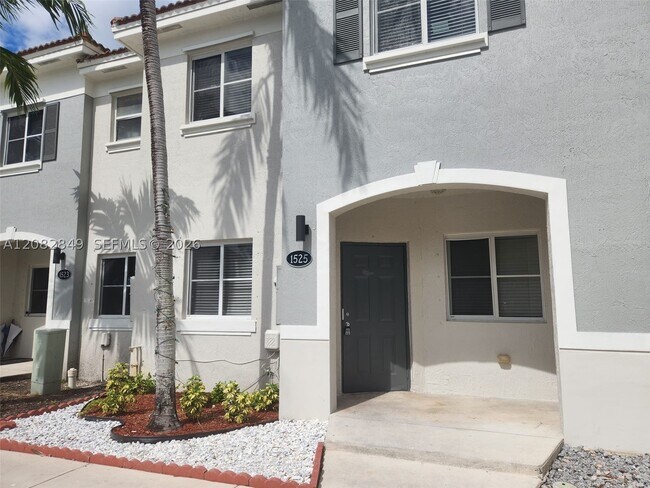 Building Photo - 1525 SE 31st Ct