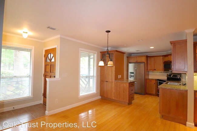 Foto del edificio - 2 br, 2 bath House - 7945 Edgebrook Unit C