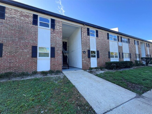 Foto del edificio - 5317 Curry Ford Rd